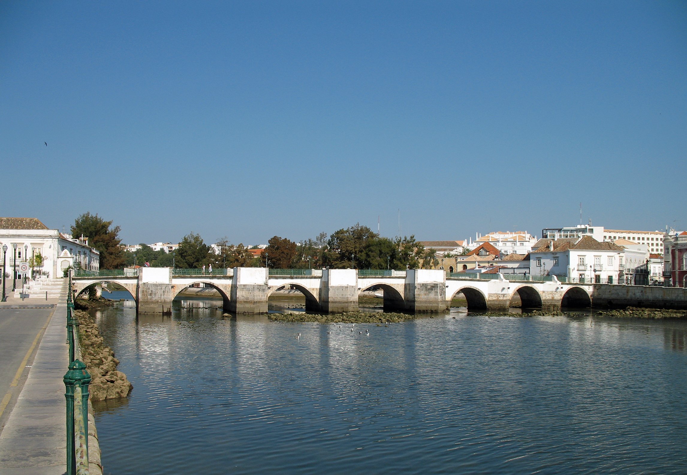 Retire in Portugal 2026: Comparing the D7 Passive Income Visa vs Golden Visa